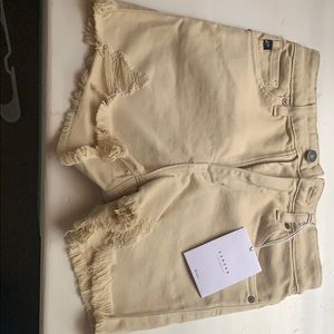 I’m selling sandy/tan shorts and size small
